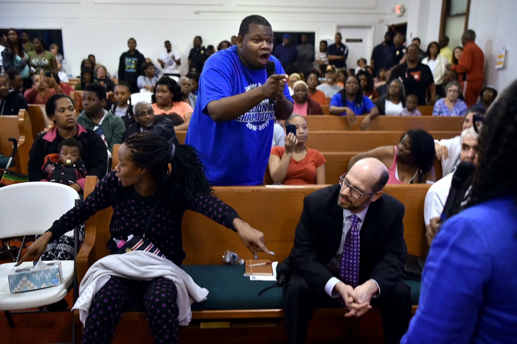 In heated meeting, HUD tells Cairo public housing residents they have to move